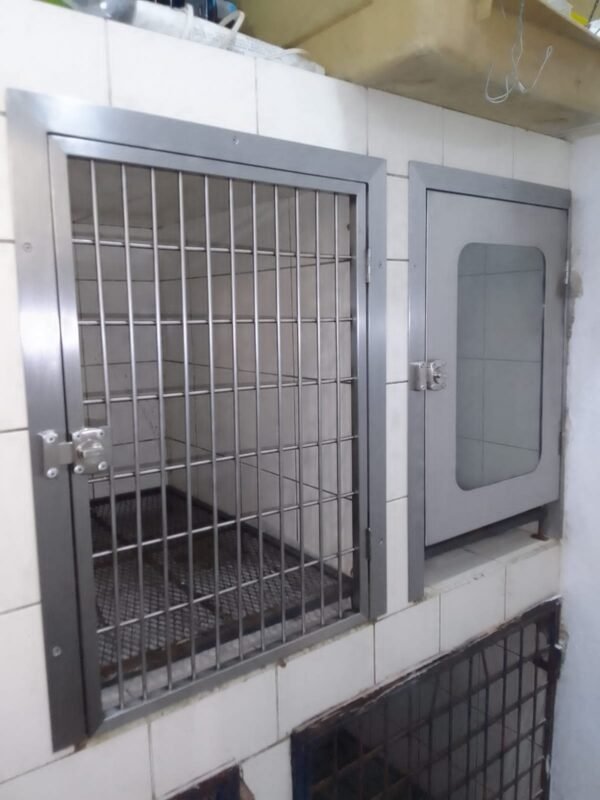 Puertas acero inoxidable para perreras de concreto - Imagen 5