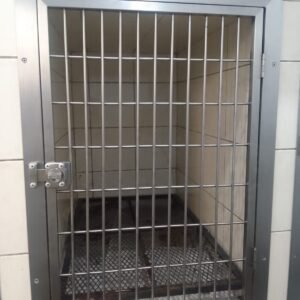 Puertas acero inoxidable para perreras de concreto